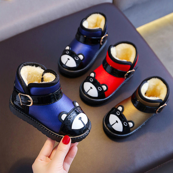 Naujas vaikiškų batų modelis su minkštu pamušalu ir 3D elementu