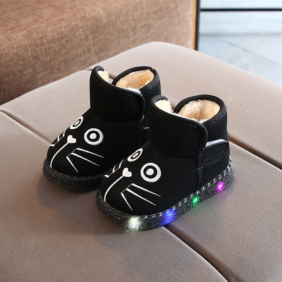 Μοντέρνες παιδικές μπότες με φωτεινή σόλα και κέντημα