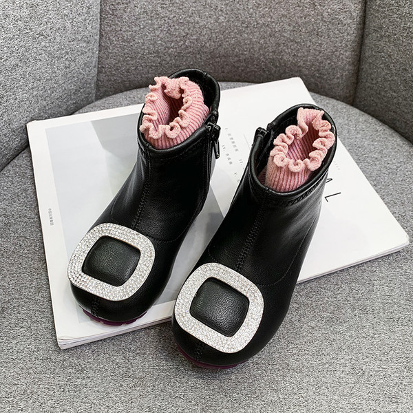 Παιδικές μπότες με μεταλλική διακόσμηση και φερμουάρ