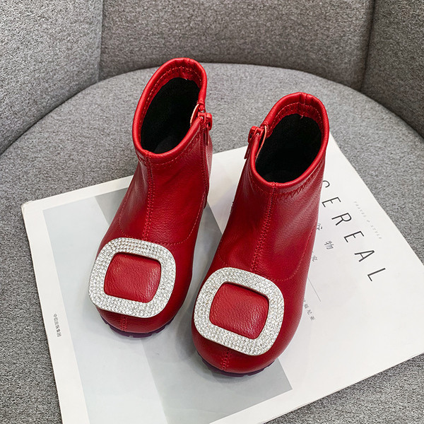 Παιδικές μπότες με μεταλλική διακόσμηση και φερμουάρ