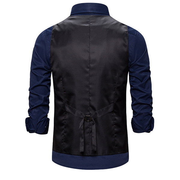 Κομψό ανδρικό γιλέκο με κέντημα και ντεκολτέ 