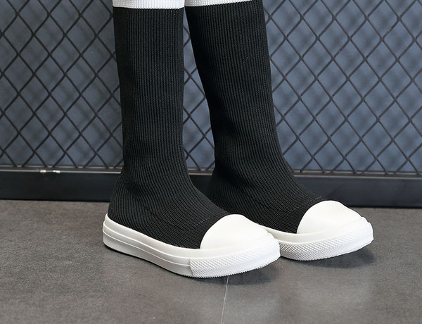 Μοντέρνες παιδικές μπότες με επίπεδη σόλα - για κορίτσια