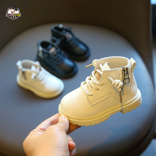 Μοντέρνες παιδικές μπότες για κορίτσια με φερμουάρ και κορδόνια