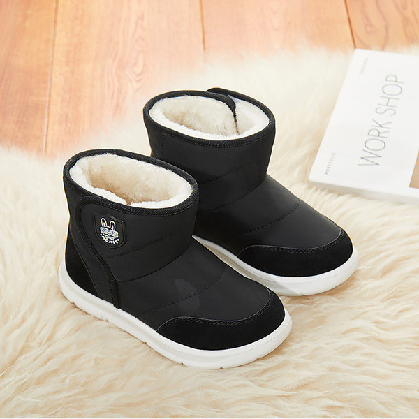 Παιδικές μπότες για κορίτσια με επίπεδη σόλα και έμβλημα