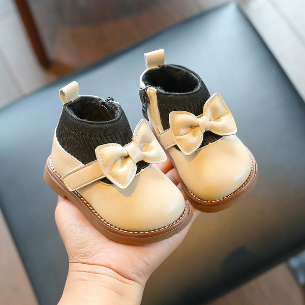 Παιδικές μπότες για κορίτσια κατασκευασμένες από έκο δερμάτινο ύφασμα με κορδέλα