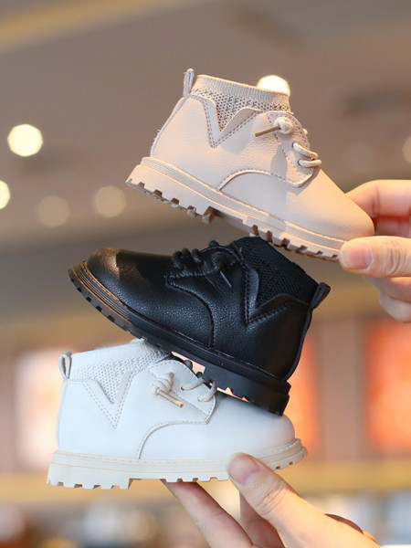 Gyermek bőrcsizma fiúknak és lányoknak fűzős - két modell