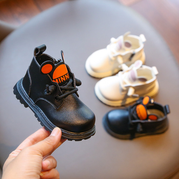 Μοντέρνες παιδικές μπότες με τρισδιάστατο στοιχείο από έκο δέρμα για κορίτσια