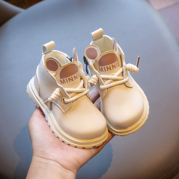 Μοντέρνες παιδικές μπότες με τρισδιάστατο στοιχείο από έκο δέρμα για κορίτσια