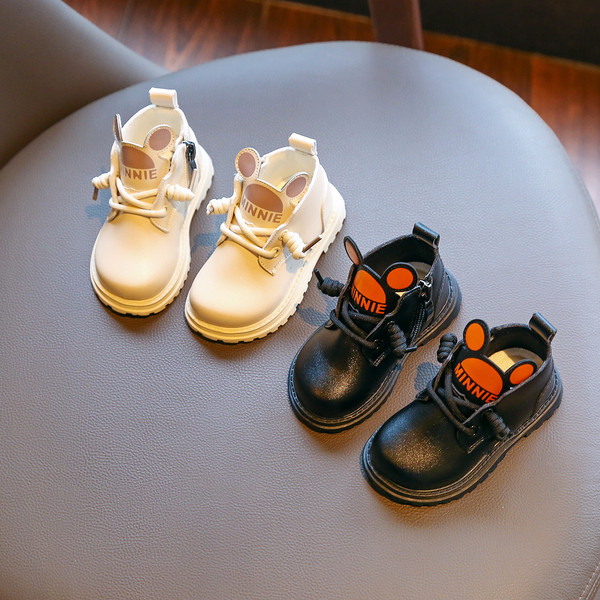 Μοντέρνες παιδικές μπότες με τρισδιάστατο στοιχείο από έκο δέρμα για κορίτσια