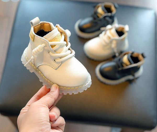 Új modell gyerekcsizma lányoknak durva talppal