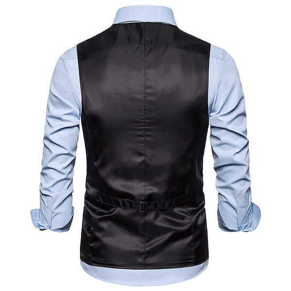 Jelenlegi férfi mellényes modell hímzéssel