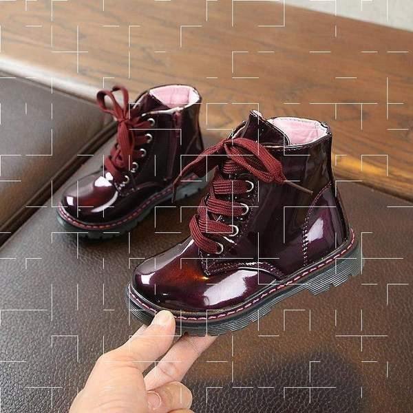 Lakkbőr csizma lányoknak fűzővel és cipzárral