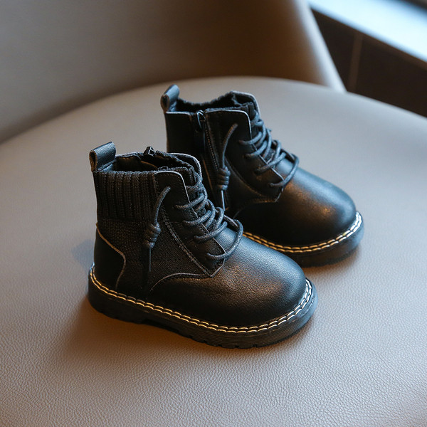 Δερμάτινες παιδικές μπότες για κορίτσια και αγόρια