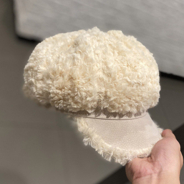 Γυναικείο καπέλο  μπεζ  με γείσο