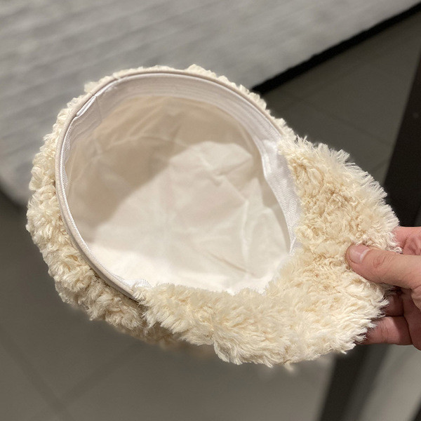 Γυναικείο καπέλο  μπεζ  με γείσο