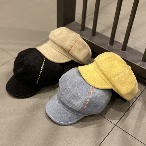 Γυναικείο καπέλο με γείσο και κέντημα