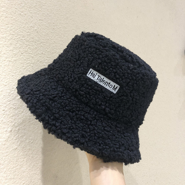 Naujo modelio įvairių spalvų moteriška kepurė