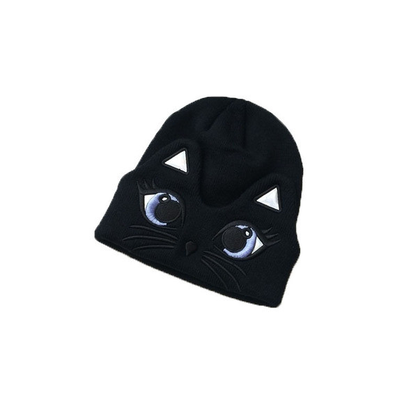 Hímzéssel ellátott női kötött sapka