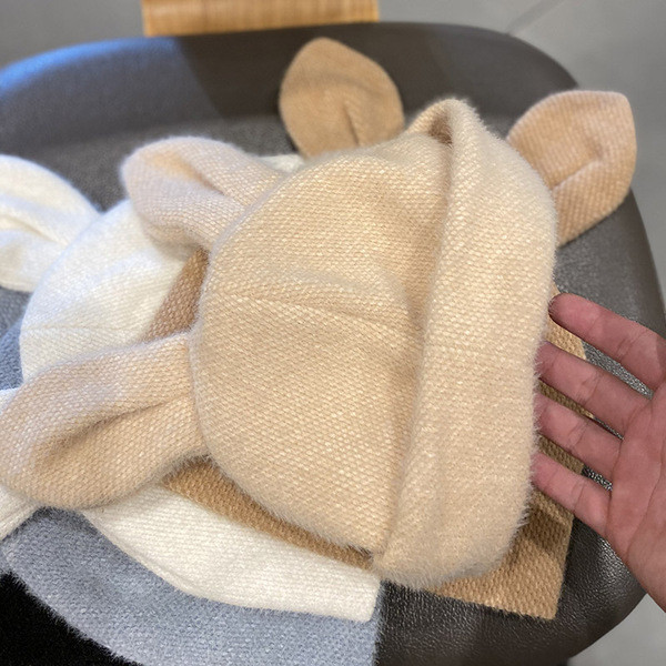 Női téli sapka 3D elemmel