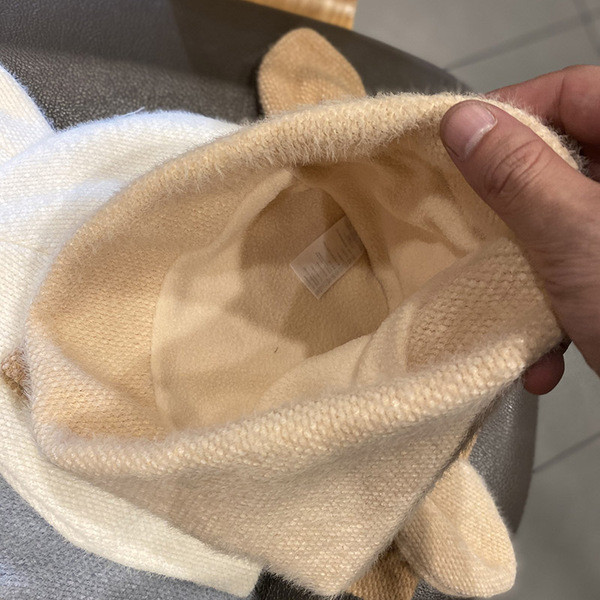 Női téli sapka 3D elemmel