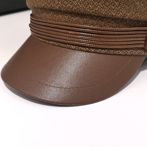 Modern női sapka napellenzővel, őszre és télre