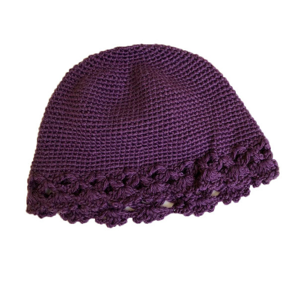 Vékony kötésből készült női alkalmi sapka