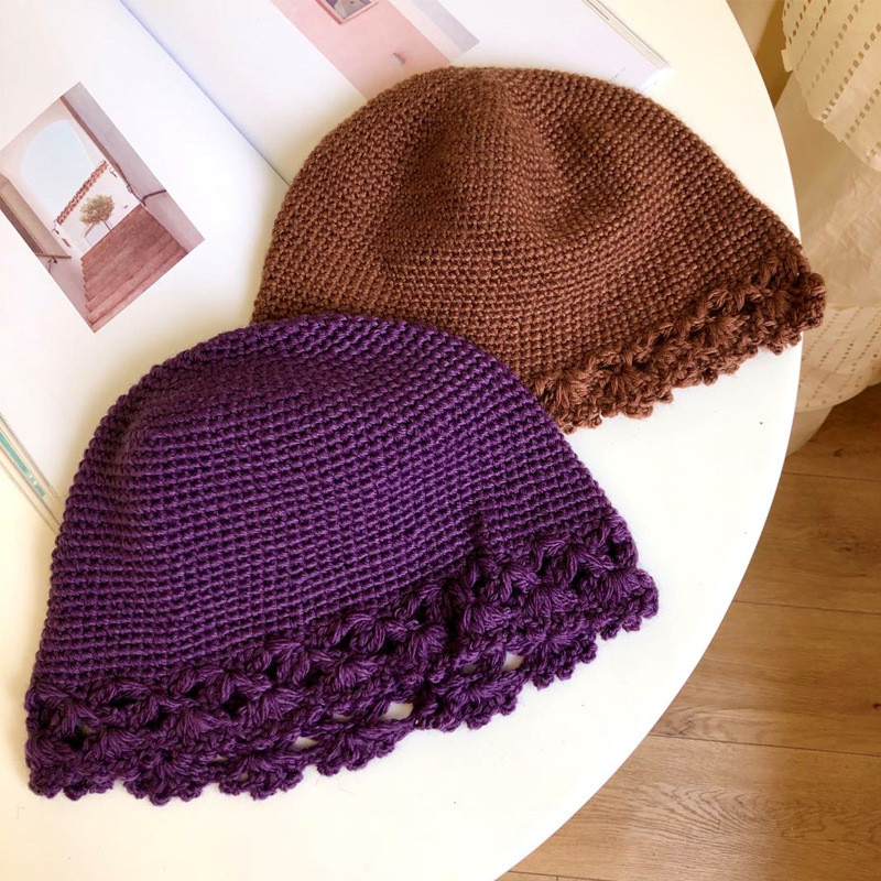 Vékony kötésből készült női alkalmi sapka