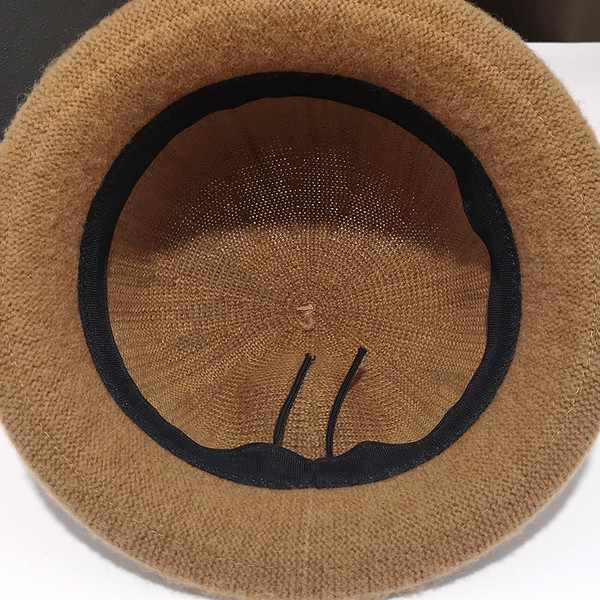 Női sapka típusú bomba fém díszítéssel