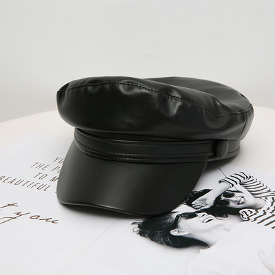 Női eco-bőr sapka napellenzővel