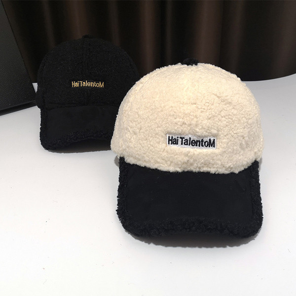 Női sapka napellenzővel és felirattal több színben