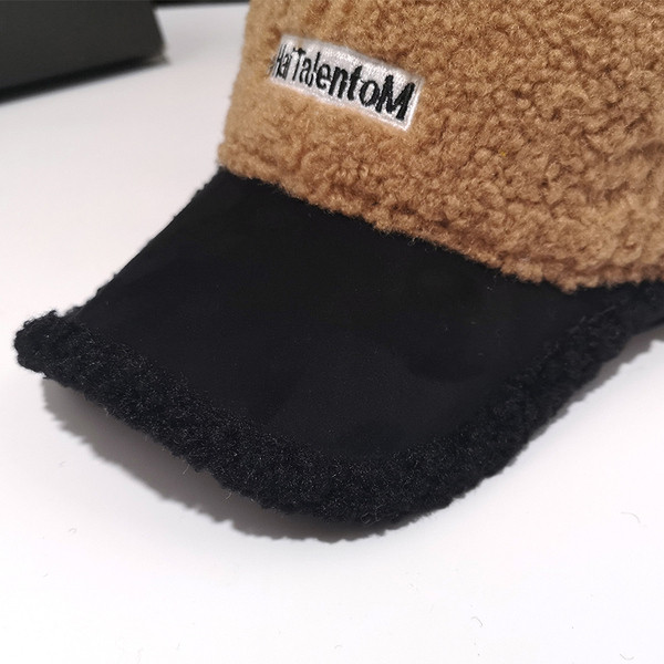 Női sapka napellenzővel és felirattal több színben