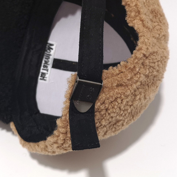 Női sapka napellenzővel és felirattal több színben