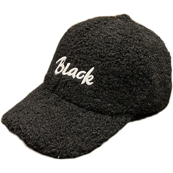 Gyerekcsizma napellenzővel, hímzéses felirattal