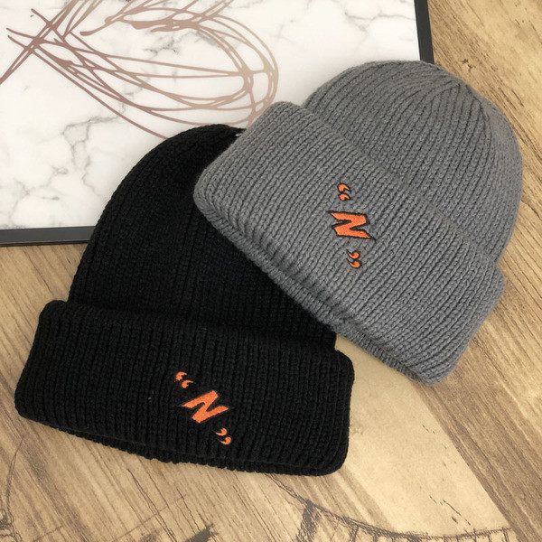 Új modell női téli sapka hímzéssel