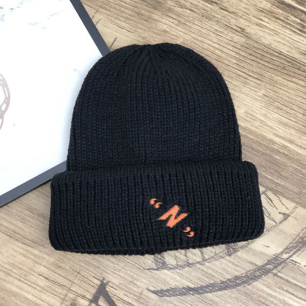 Új modell női téli sapka hímzéssel