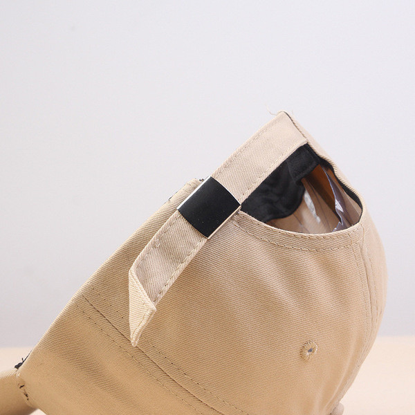 Hímzéses hétköznapi női sapka