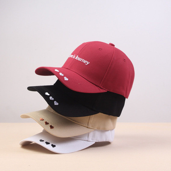 Hímzéses hétköznapi női sapka