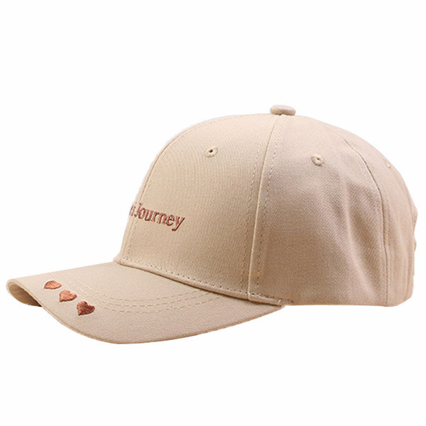 Hímzéses hétköznapi női sapka