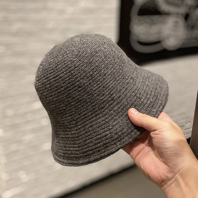 Női téli sapka típusú bomba
