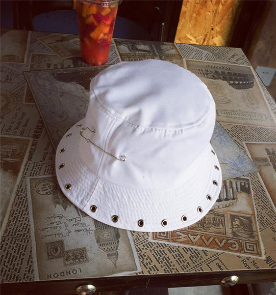 Horgász textil sapka fém kockákkal