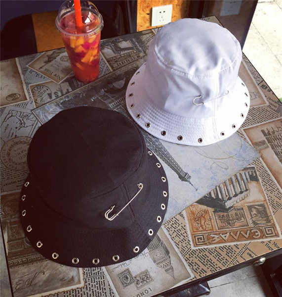 Horgász textil sapka fém kockákkal