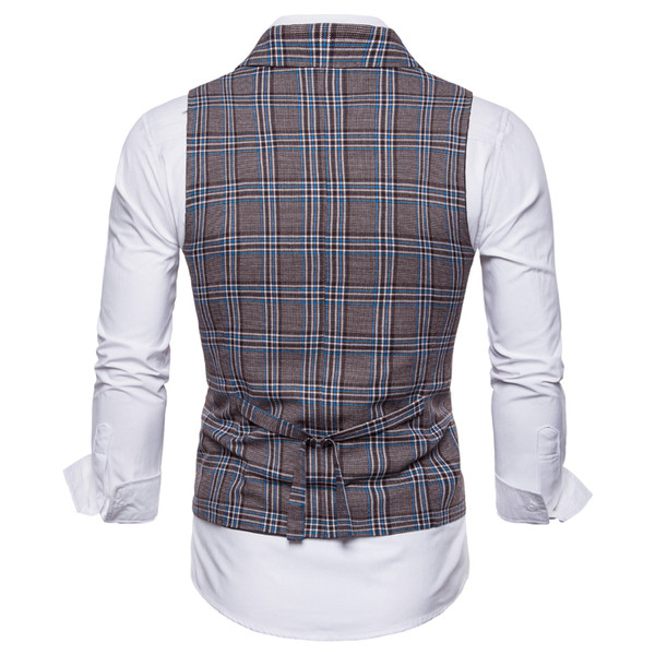 Modern, kockás mellényre szerelt modell gombokkal