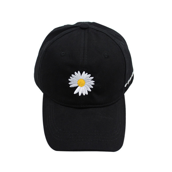 Női alkalmi sapka napellenzővel és hímzéssel