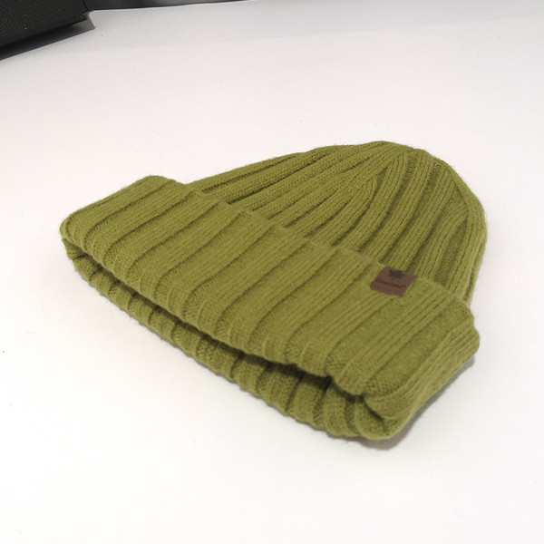 Palarie dama tricotata in mai multe culori potrivita pentru iarna