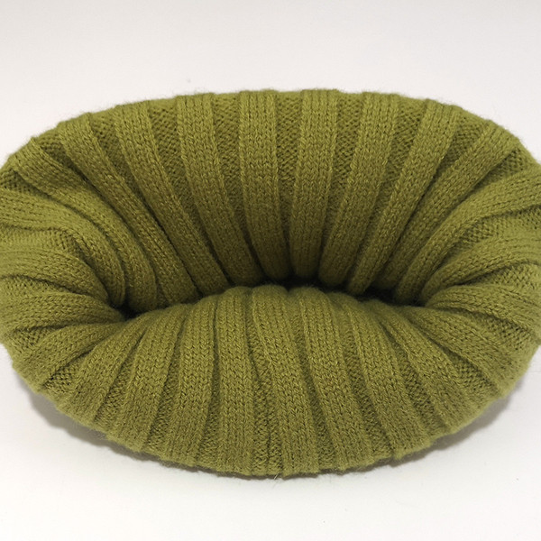 Palarie dama tricotata in mai multe culori potrivita pentru iarna