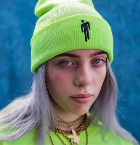 Modern kötött sapka hímzéssel