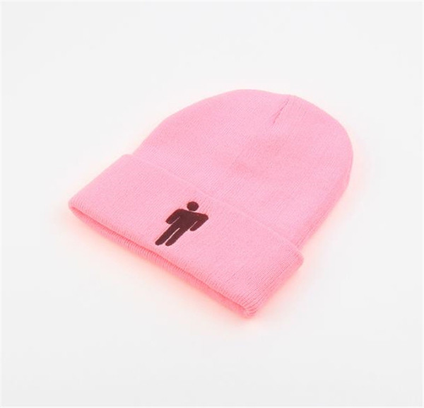 Modern kötött sapka hímzéssel