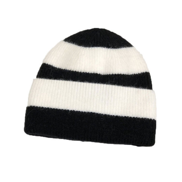 Pălărie cu dungi tricotată pentru femei