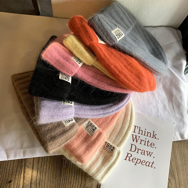 Palarie casual dama tricotata cu emblema