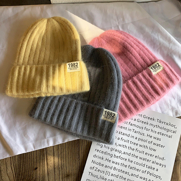 Palarie casual dama tricotata cu emblema